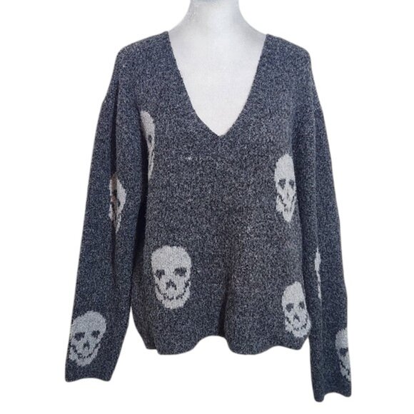 No Boundaries Charcoal Gray Skull Pattern Sweater Size Large Gray Skull Pullover - Picture 1 of 8